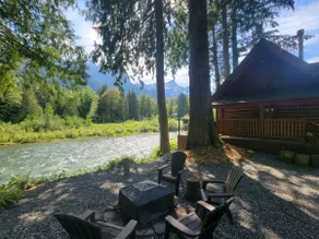 Small Timbers- riverfront w/ mountain views + spa! - Image 3