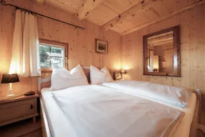 Chalé 'Bergspektive - Haus Alpenspa' com vista para a montanha e banho de barril de vinho - Image 4