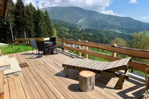 Chalé 'Bergspektive - Haus Alpenspa' com vista para a montanha e banho de barril de vinho - Image 2