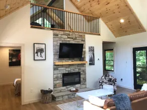 Red River Gorge Wolf Den Luxury Cabin Hottub Wi-Fi - Image 3