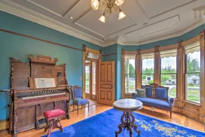 Historic, Victorian Villa w/ Park On-Site - Image 4