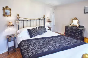 Host & Stay - Honeysuckle Cottage - Image 3
