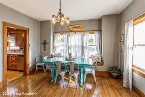 Bright 4BR Bungalow Sleep 12 near Des Moines & i80 - Image 4