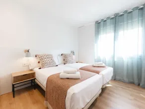 Bravissimo Falcó, 3 bedrooms and balcony - Image 2