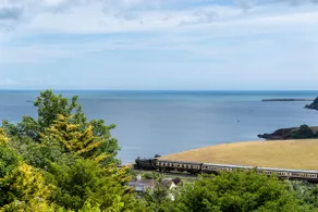 The Spinney - Spectacular views over the bay and close to beach with parking - Image 5