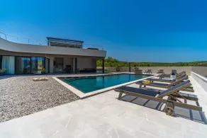 Luxury Villa Madre with 5 en-suite bedrooms, heated 72sqm Mineral pool, Whirlpool, outdoor Gym, Playground - Image 3