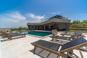 Luxury Villa Madre with 5 en-suite bedrooms, heated 72sqm Mineral pool, Whirlpool, outdoor Gym, Playground - Image 2