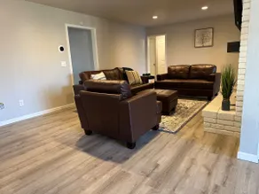 Spacious Home + Pool Table & Outdoor Entertainment - Image 3