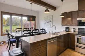 4BR family townhouse w/ golf course views - Image 3