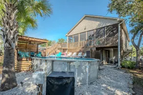 Woodlands Wonder by Oak Island Accommodations - Image 4