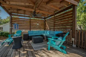 Woodlands Wonder by Oak Island Accommodations - Image 5