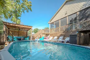 Woodlands Wonder by Oak Island Accommodations - Image 2