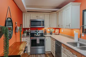 Urban Cowboy Suite: Private Workspace, Walkable - Image 3