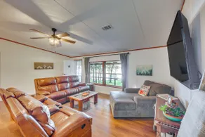 Lakefront Crockett Cabin w/ Boathouse & Kayaks! - Image 4