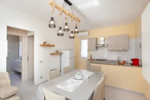 Agréable appartement de vacances avec barbecue, terrasse et jardin | Vue jardin - Image 2