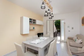 Agréable appartement de vacances avec barbecue, terrasse et jardin | Vue jardin - Image 3