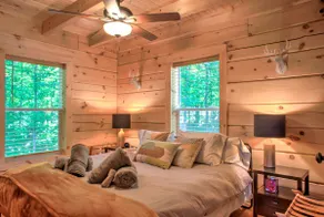 Designer Log Cabin⛰️ Views + Biltmore Pass | Modern Luxury near Saluda - Image 5