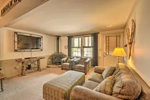 Townhome w/ Deck: Walk to Mirror Lake & Main St! - Image 2