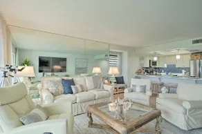 Beachfront condo with ocean views, pool, sundeck, & private balcony - Image 4