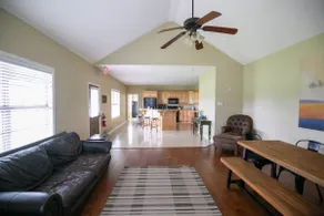4 Bd House on lake, fishing, relaxing farm stay - Image 3