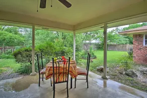 Huge Home! Close to All! Big Enclosed Yard! Park 6 - Image 2
