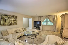 Huge Home! Close to All! Big Enclosed Yard! Park 6 - Image 5