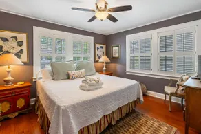 La Petite Fleur Rouge | Elegant & Cozy 2/1 Getaway - Image 5
