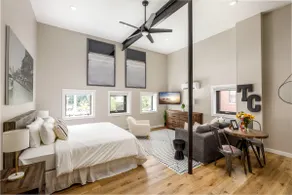 Historic studio w/ kitchen & parking - Image 4