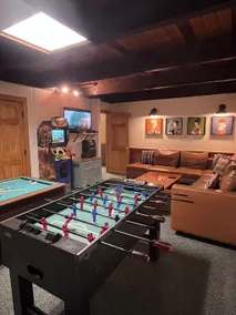 Expansive lodge, heated pool, game room, sauna - Image 5