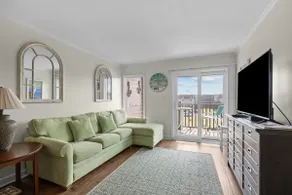 Summer School condo - Image 3