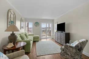 Summer School condo - Image 4