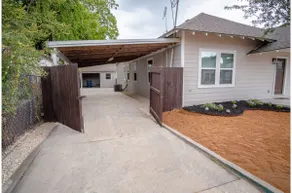 Captivating 4BR 2BA Home Near Awesome Downtown - Image 4