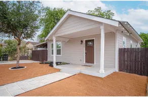 Captivating 4BR 2BA Home Near Awesome Downtown - Image 2