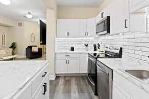 Historic Mansion Apt 2 in Downtown – Free Parking! - Image 4