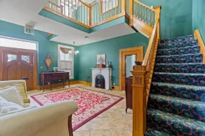 Historic Mansion Apt 2 in Downtown – Free Parking! - Image 5