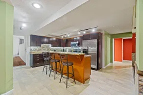 Historic Mansion Apt 4 | Ping-Pong & Free Parking - Image 2