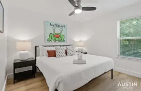 Recently Renovated E Austin Duplex + Free Parking - Image 1