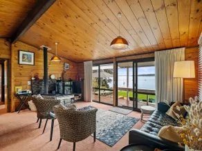 Tranquilo Picnic Bay - Surfdale Holiday Home - Image 4