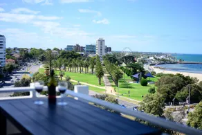 Jade - St Kilda Beach Views - Image 4
