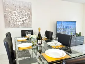 Paradigm House, Luxury 2-Bedroom Apartment 3, Free Parking, Oxford - Image 3