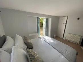April Cottage - Image 5