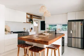 Prime location with pool - walk to Coolum Beach - Image 3