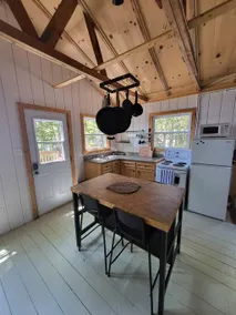 Pet-Friendly Lakefront Cottage w/Hot Tub Wolfville - Image 3