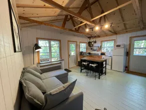 Pet-Friendly Lakefront Cottage w/Hot Tub Wolfville - Image 2