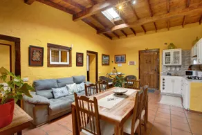 Casa vacacional \"Casa Candelaria\" con vistas al Teide, piscina privada y Wi-Fi - Image 4
