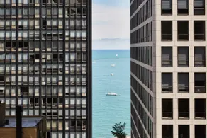 Penthouse Corner 3BR in Streeterville | Roof Deck - Image 2