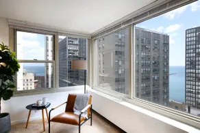 Penthouse Corner 3BR in Streeterville | Roof Deck - Image 5