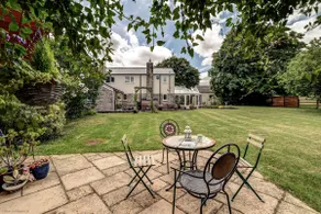 Meadow Cottage | Oxfordshire  Holiday Let | 4 Beds & Sleeps 8 - Image 2