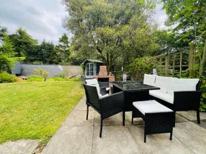 5 Bedrooms Sleeps 10-12 w WiFi Parking & Garden - Image 4