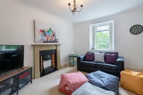 5 Bedrooms Sleeps 10-12 w WiFi Parking & Garden - Image 2